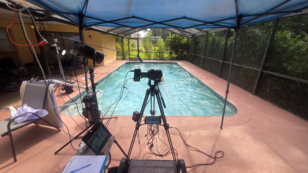 Filming an aqua instructor video for Fitmotivation, the On-Demand-Video platform. 